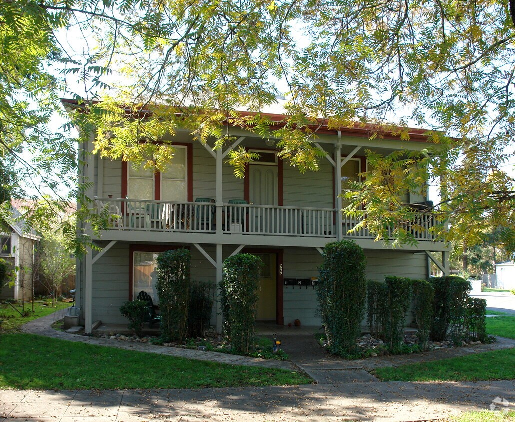 Primary Photo - 927 Stewart St