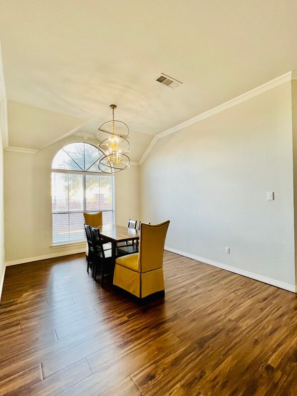 Building Photo - 9220 Edgemont Dr