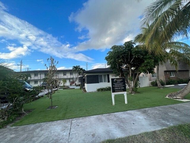 Foto del edificio - Hollywood Homesites