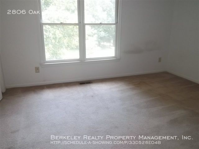 Building Photo - 2806 Oak Hill Dr.