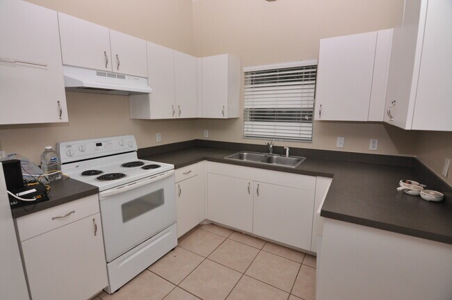 Foto del edificio - 5846 8th St
