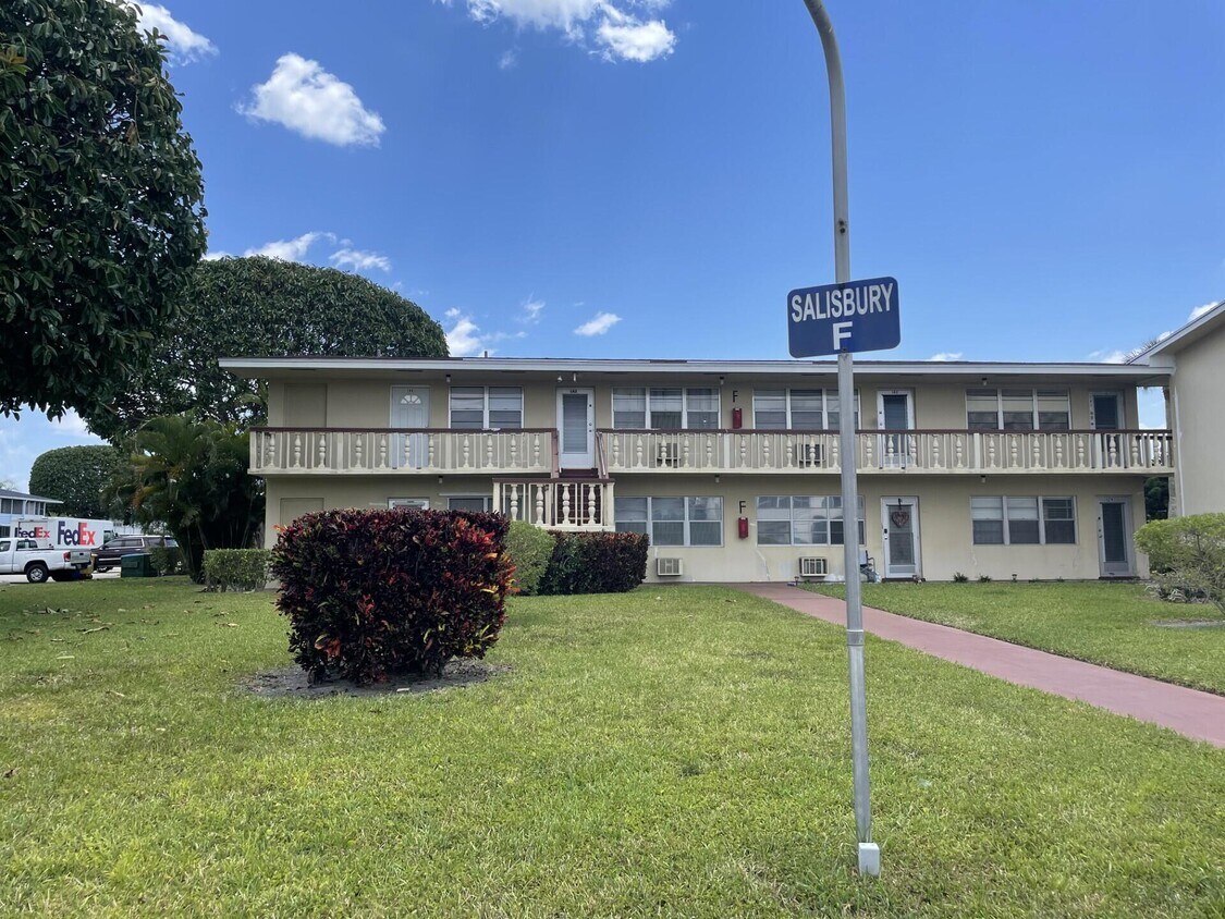 131 Salisbury E, West Palm Beach, FL 33417 Condo for Rent in West