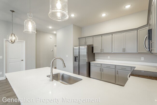 Building Photo - 3 br, 2 bath House - 573 Strong Avenue