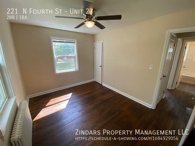 Building Photo - Newly remodeled two bedroom one bath apart...