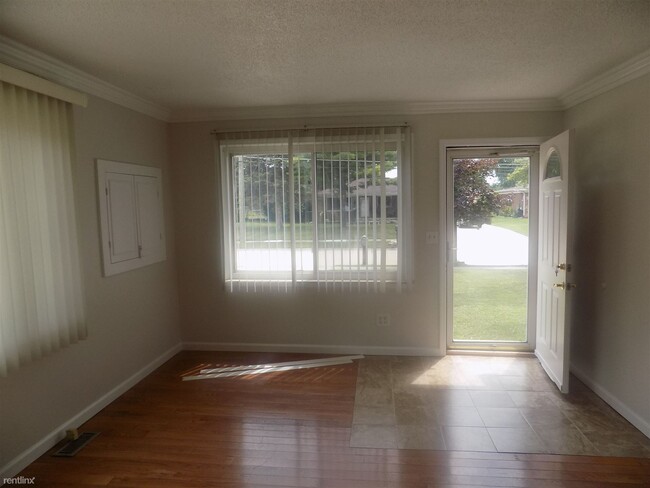 Building Photo - 3 br, 1.5 bath House - 2429 Chesley Dr