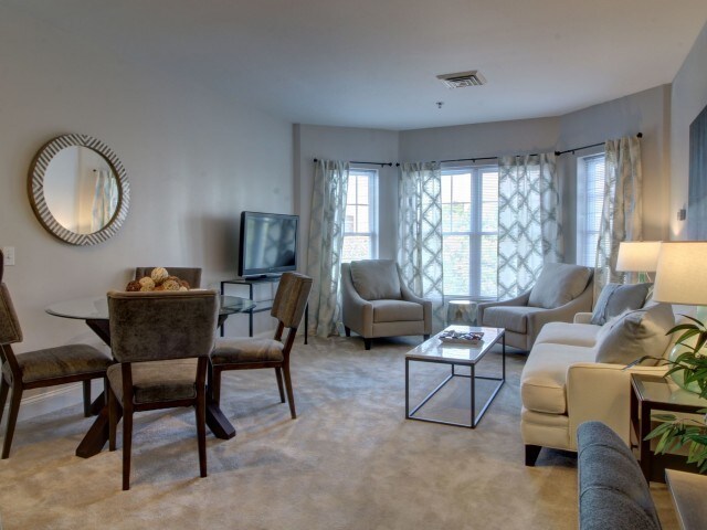 Foto principal - 28 Brainard Ave
