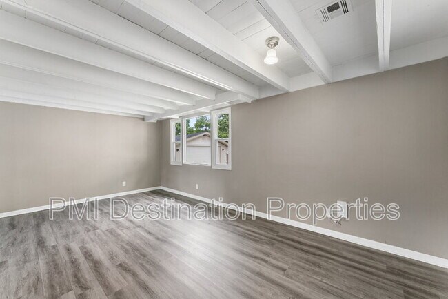 Foto del edificio - 4842 Locust Ave