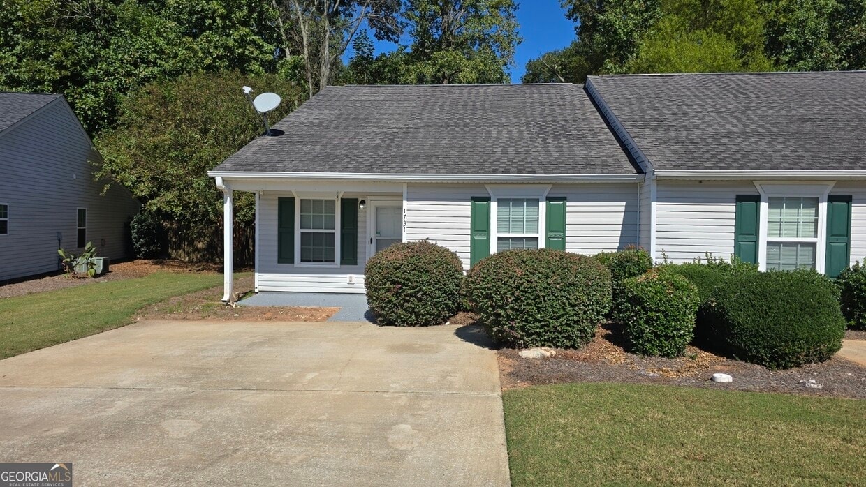 Primary Photo - 1731 Summerwoods Ln