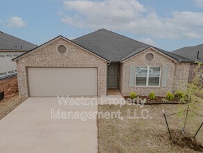 Building Photo - 5901 Bradford Pear Ln