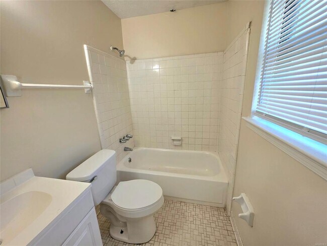 Foto del edificio - 408 Briarbrook Dr