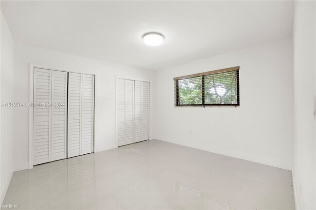 Foto del edificio - 3 br, 2 bath House - 3202 SW 24th Ter # 32...