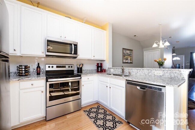 Building Photo - 6928 Creft Cir