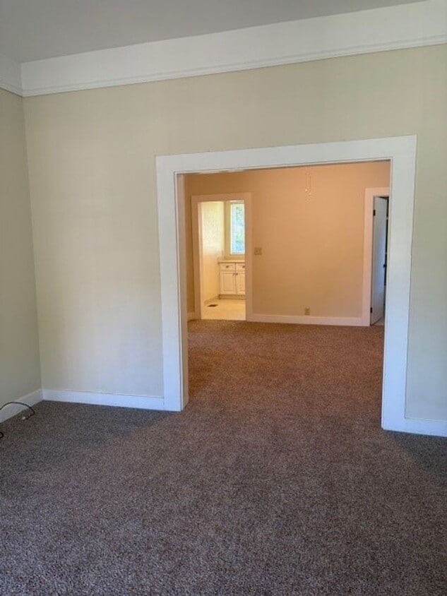 Building Photo - 2 Bedroom 1.5 Bathroom Old Folsom Charmer