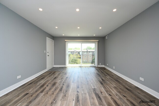 Foto del edificio - 9381 Bay Colony Dr