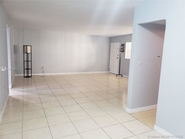 Foto del edificio - 11930 NE 19th Dr  16 North Miami Fl 33181