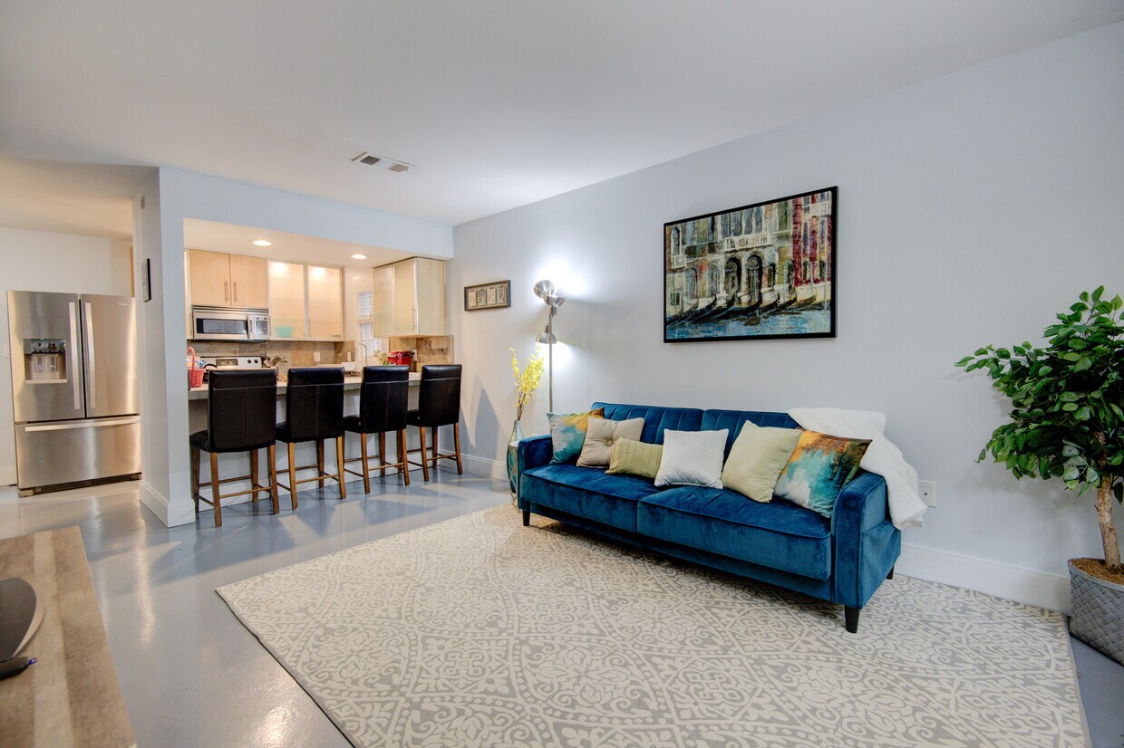 Foto principal - 636 Chipley Ave