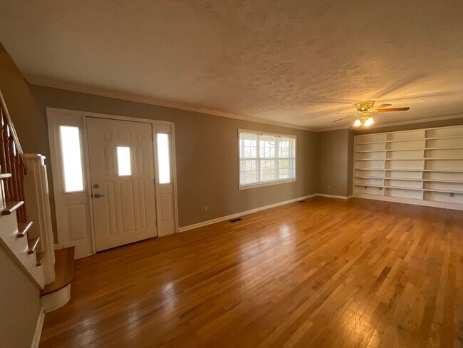 Foto del edificio - Greenback 37742 - 3 bedroom, 3.5 bath home with bonus room/possible 4th bedroom - Call Terri Kerr...