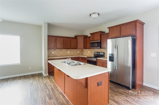 Building Photo - 12892 Mustang Dr