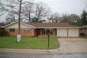 Building Photo - 1133 Valley View Dr