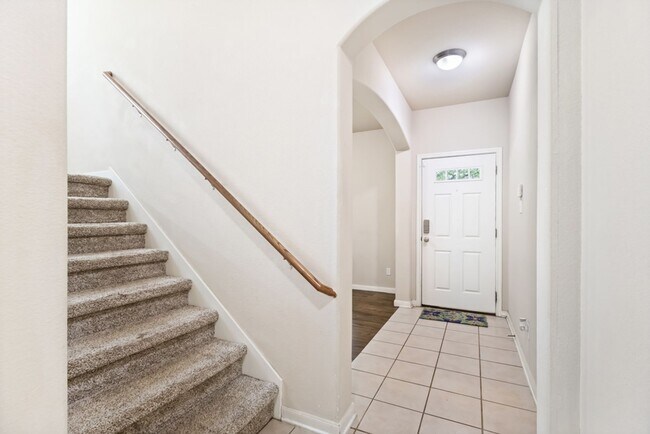 Foto del edificio - Charming Home Awaits: Spacious & Modern Living in a Prime Location
