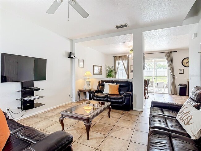 Building Photo - 228 Cassia Dr