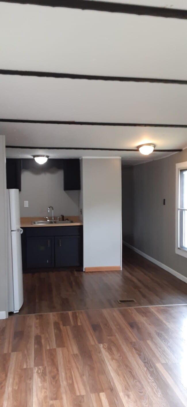 Building Photo - 360 Golden Dale Dr
