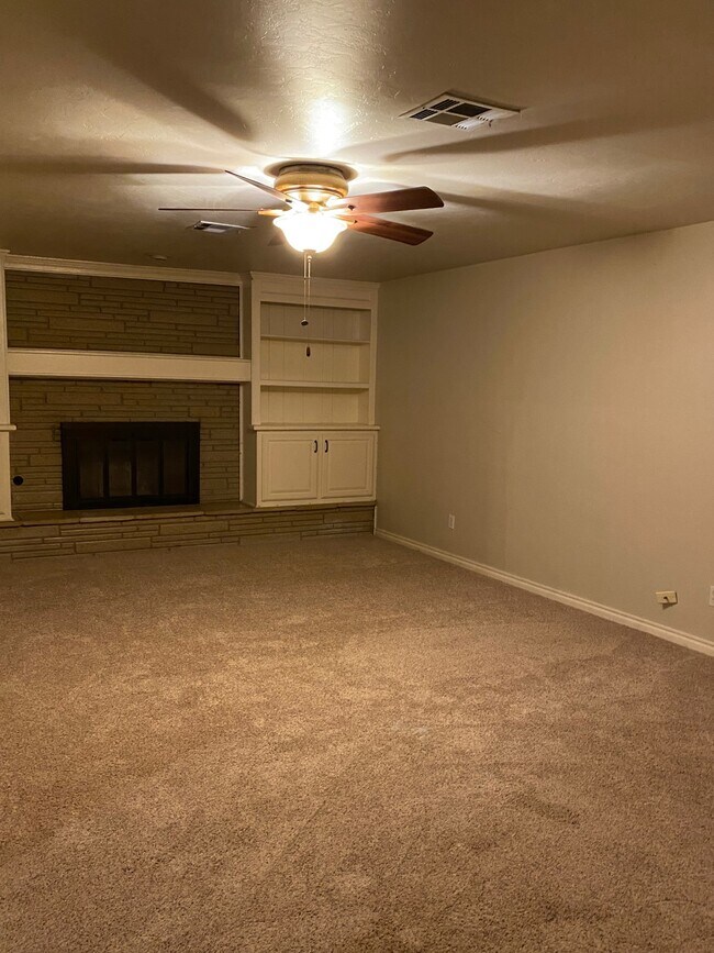 Building Photo - 8509 S Shartel Ave