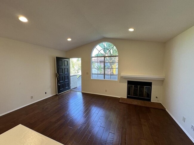 Building Photo - 41 Rosa