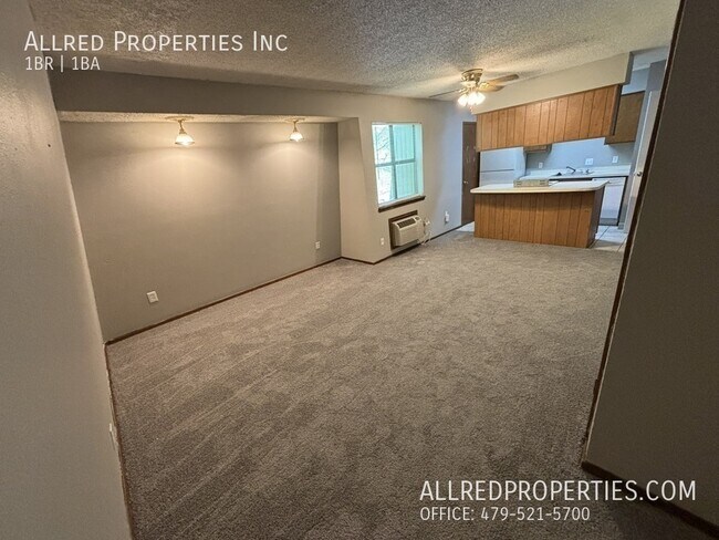 Foto del edificio - 1390 W Wedington Dr