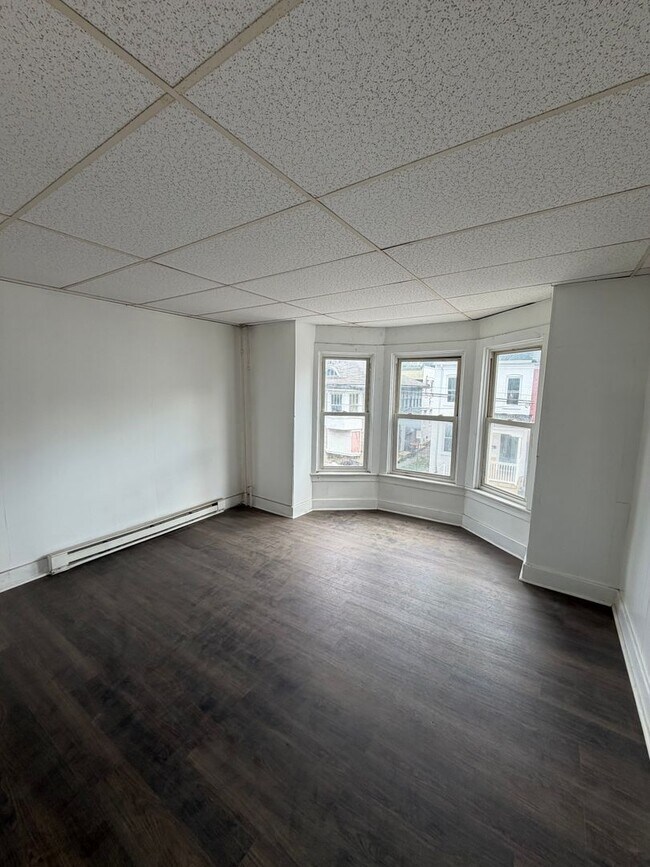 Building Photo - 214 S West St