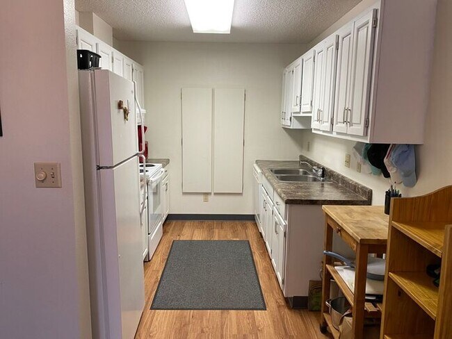 Foto del edificio - $1,150 | 1 Bedroom, 1 Bathroom House | Pet Friendly | 55+ Community | Available for August 1st, 2...