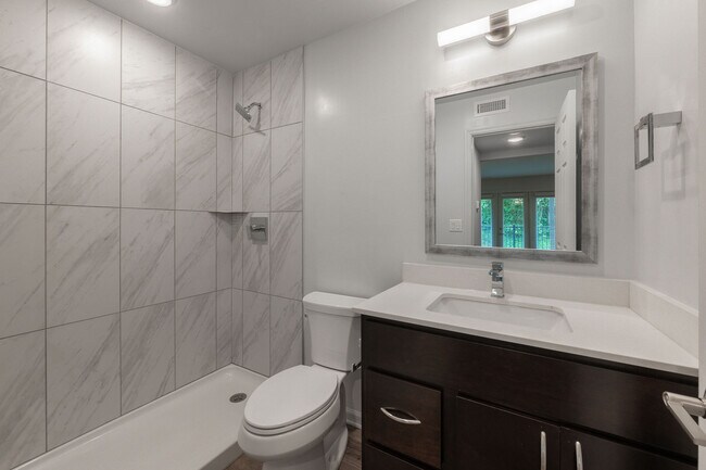 Foto del edificio - Montclair in the Woods