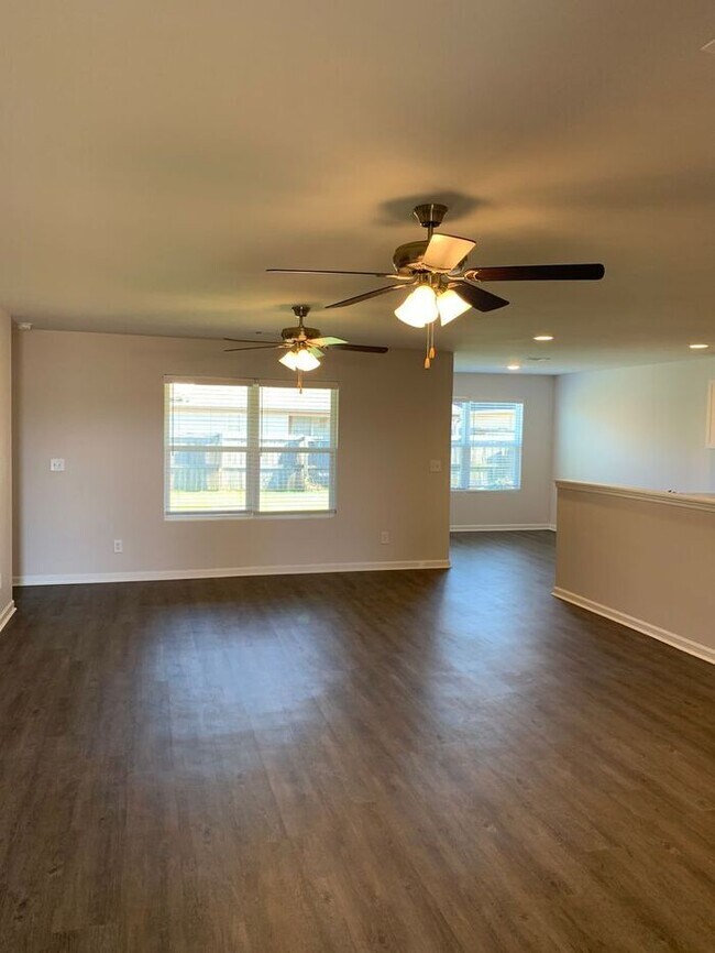 Building Photo - *$99 Move-In Special* Three Bedroom | Two ...