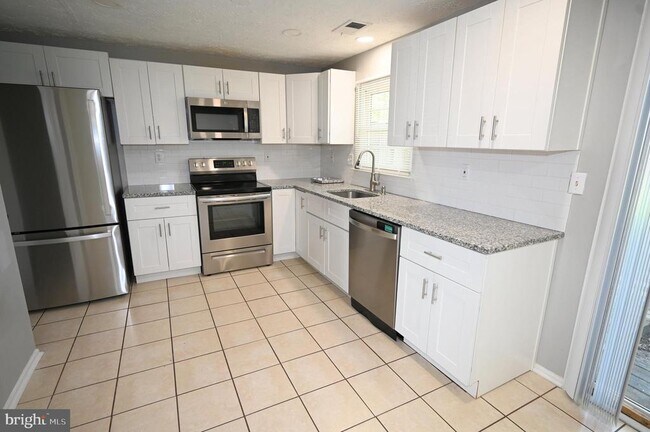 Foto del edificio - 2103 Tanglewood Dr