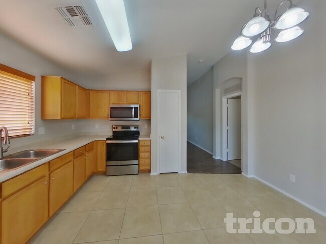 Foto del edificio - 6740 E Summerset Rd