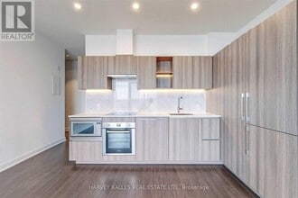 Building Photo - 17 Bathurst St