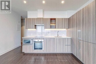 Building Photo - 17 Bathurst St