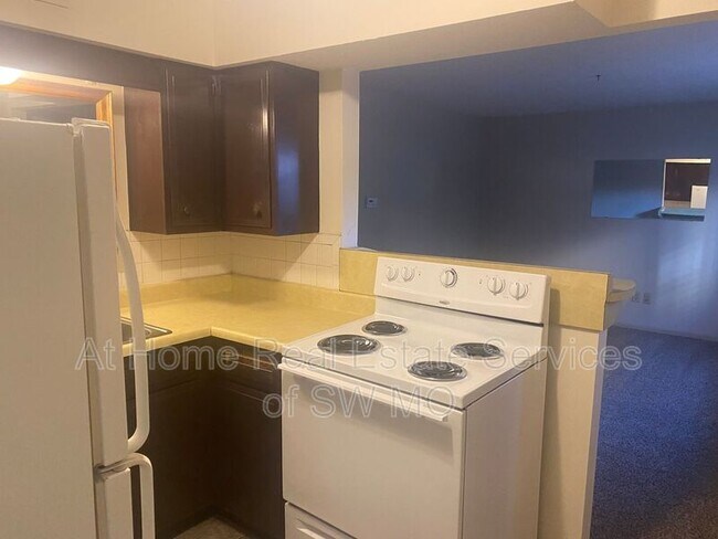 Building Photo - 808 E Walnut St