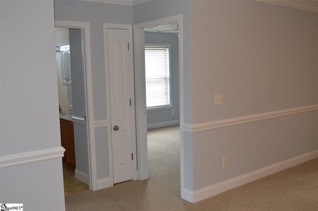 Building Photo - 863 Grand Canyon Rd