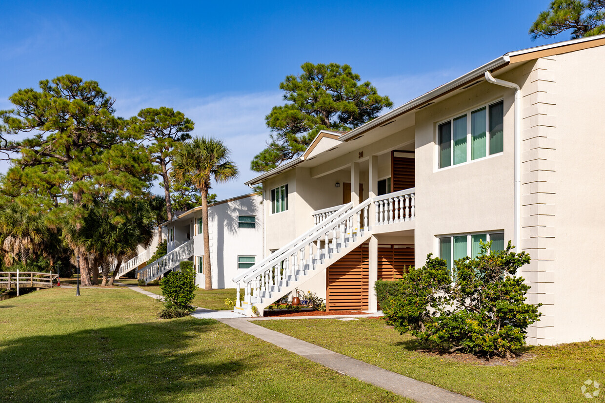 Estilo de vida de condominio con solo 4 unidades por edificio - Pines Resort & Apartments