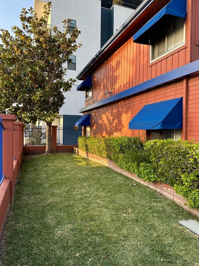 Foto del edificio - 4225 Kansas St