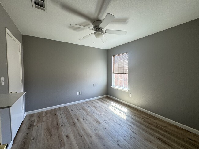 Foto del edificio - 504 S Jefferson St