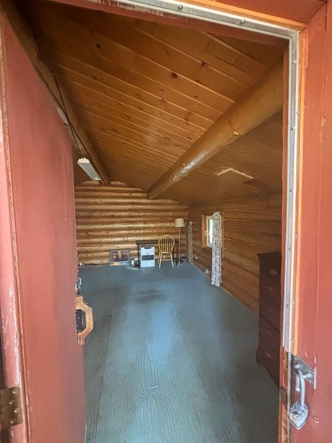 Building Photo - Dry cabin off Goldstream / Dog friendly