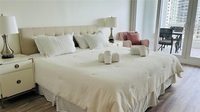Foto del edificio - 1717 N Bayshore Dr