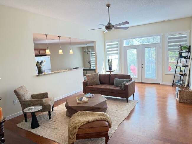 Foto del edificio - Immaculate Arden Three Bedroom Ranch With Two Car Garage