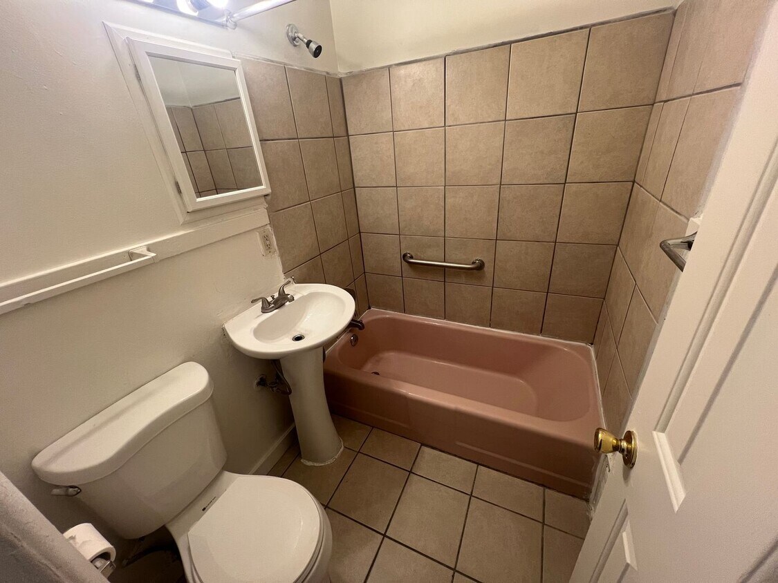 Foto del edificio - Spacious 2 bedroom townhome