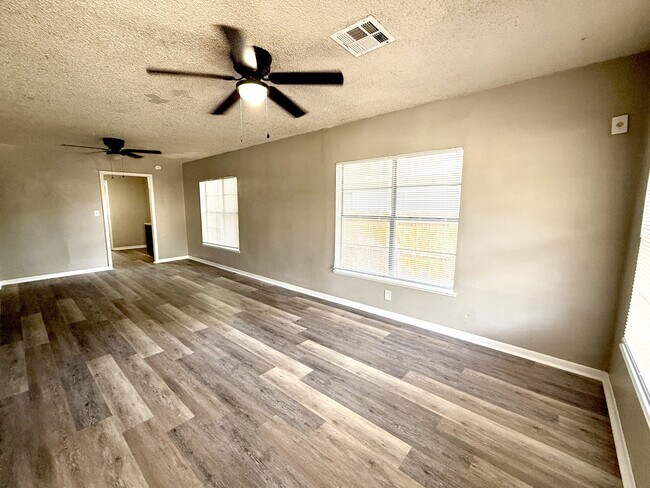 Foto del edificio - 415 C St NW