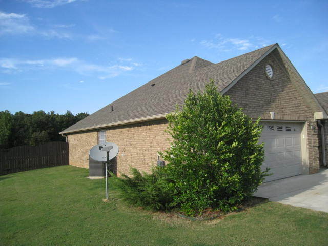 Building Photo - Half off first full month rent move in special!