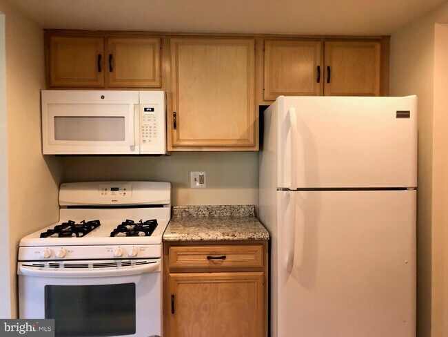 Building Photo - 432 Drummers Ln