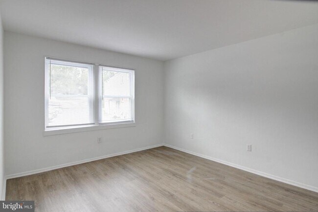 Foto del edificio - 1599 N East St